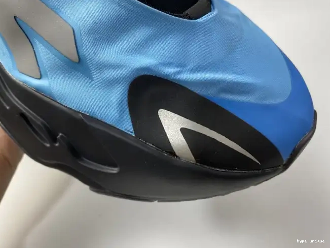 hype 700 Boost MNVN ADIDAS GZ3079 'Bright Yeezy Cyan' 0526